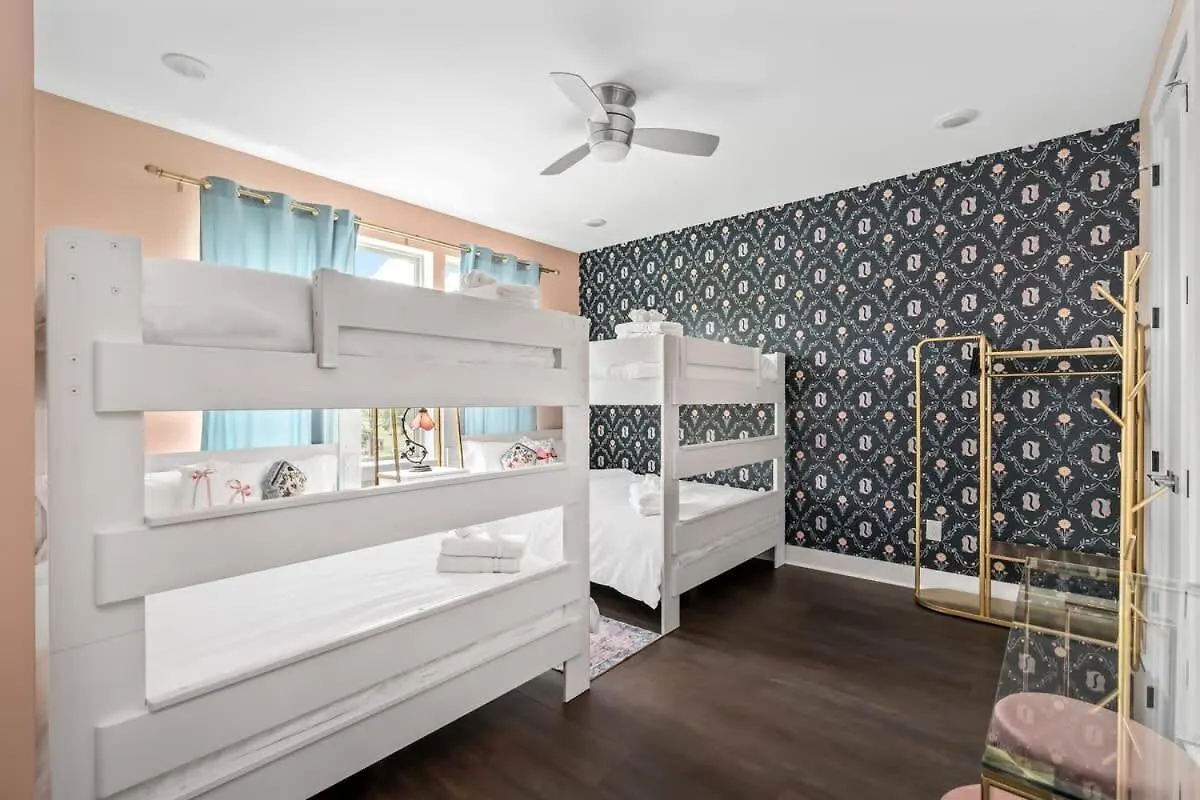 Holiday home Bloom Haus Dt 2Miles - 8 Q Beds - Rooftop - Omg Nashville United States