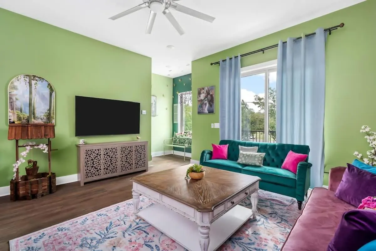 Holiday home Bloom Haus Dt 2Miles - 8 Q Beds - Rooftop - Omg Nashville United States